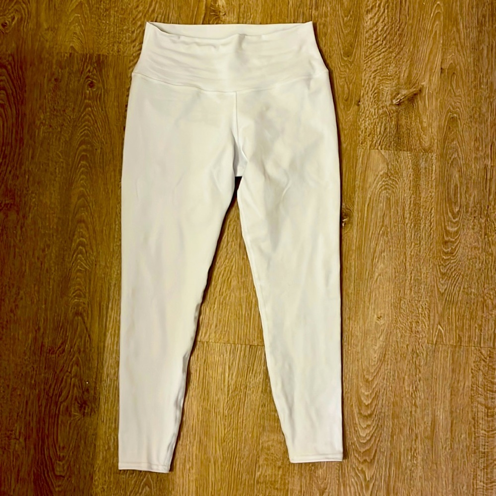 Alo Yoga white leggings in perfect condition
